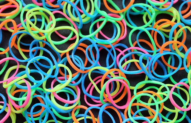 jak sie robi bransoletki z gumek3 gumki
