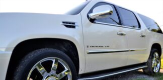 Jak wyjąć zapieczony sworzeń w koparce?