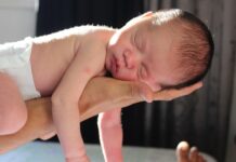 Jak naładować kamerę samochodową?