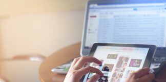 Jak podłączyć tablet do kamery cofania?