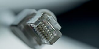 Co się stanie jak podłącze plus do minusa?