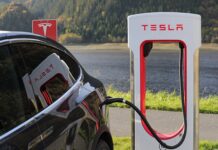 Ile kosztuje 100 km Tesla?