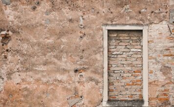 Czy odlicza się okna do tynkowania?