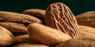 Czym wypełnić bruzdy z rurami?