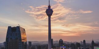 Czym Kleić otuliny?