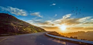 Czym zamaskować krzywe ściany?