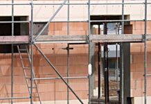 Czym ocieplić metalowe drzwi?