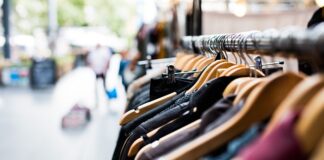 Jak otworzyć wino wieszakiem?