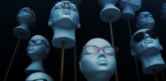 Jak zamontować coś w styropianie?