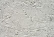 Czy tynk pokryje nierówności?