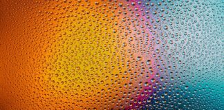 Czym myć szklane półki w meblach z oświetleniem LED?