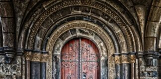 Jak oświetlić bramę wjazdową?