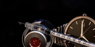 Jak otworzyć butelkę z zabezpieczeniem?