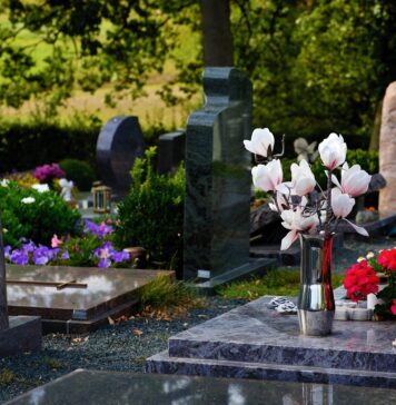 Czym się kierować przy wyborze granitu na pomnik? nagrobki w Markach